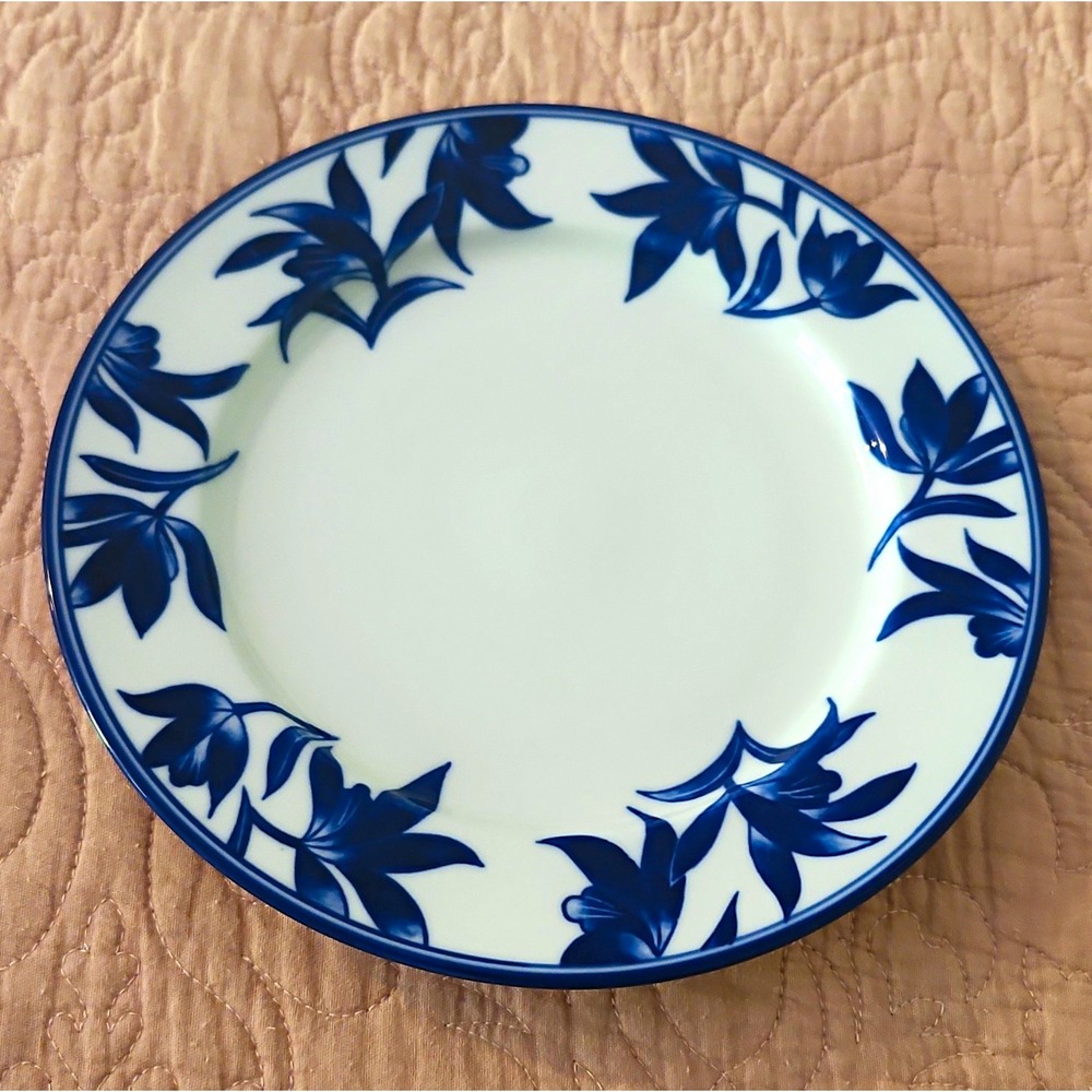 Pier 1 Ming Porcelain Dinner Plate White/Blue Floral Border Dishwasher Safe